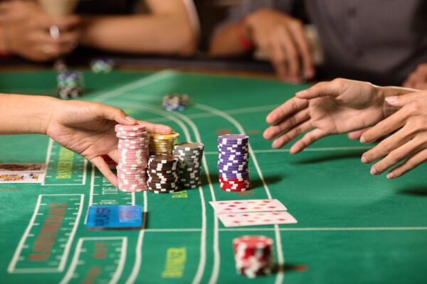 Tìm hiểu kinh nghiệm chơi Baccarat trực tuyến hiệu quả 2 baccarat truc tuyen 2
